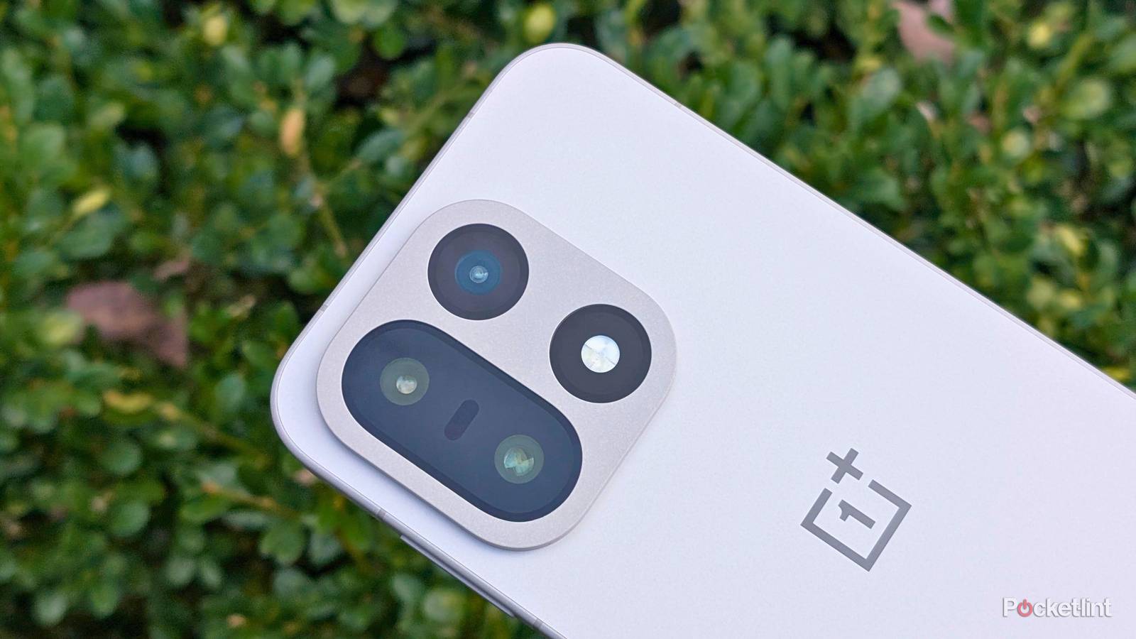 OnePlus Officially Reveals OnePlus 15R Smartphone and New Smartwatch