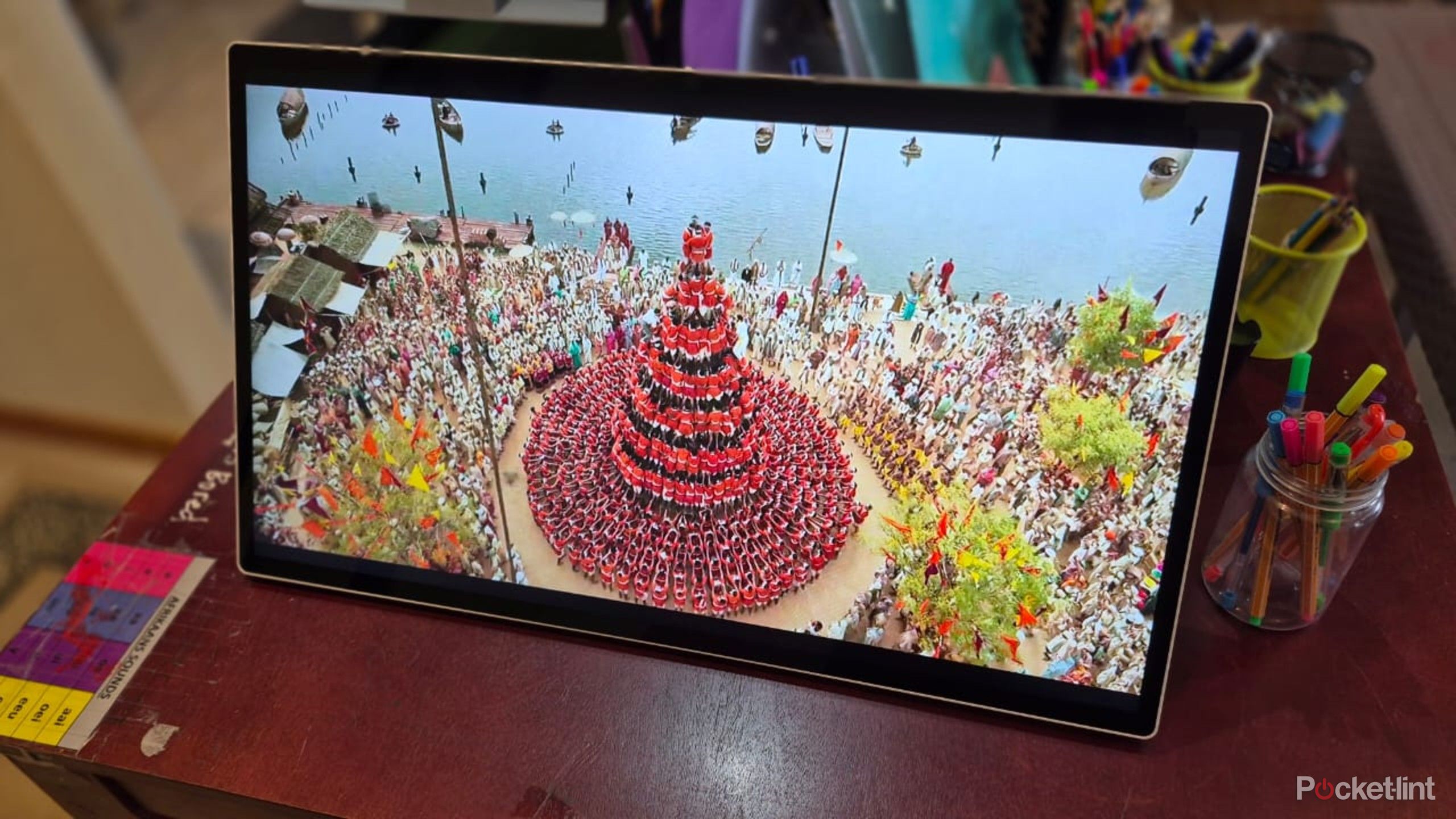 This hybrid monitor shocked me and I think it will surprise you too