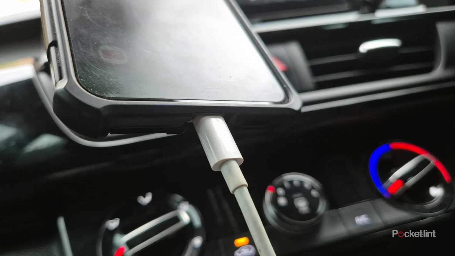 USB-C cable connected a phone in the car