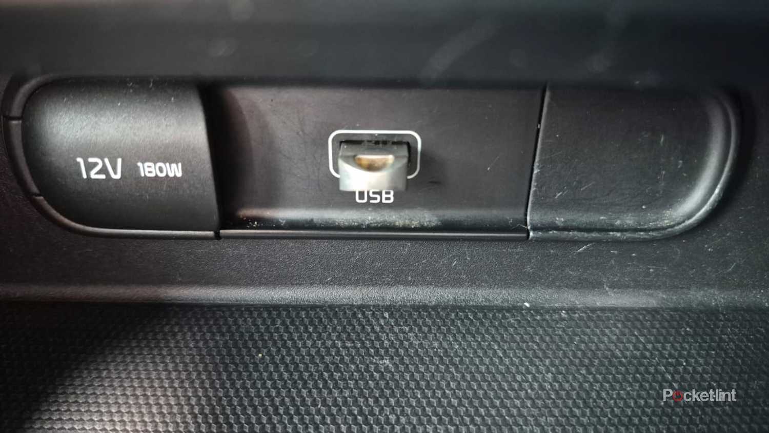 USB stick in car