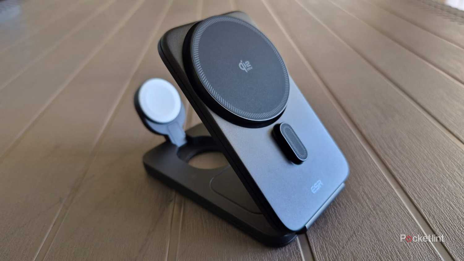 ESR CryoBoost Foldable 3-in-1 Magnetic Charging Station front closeup