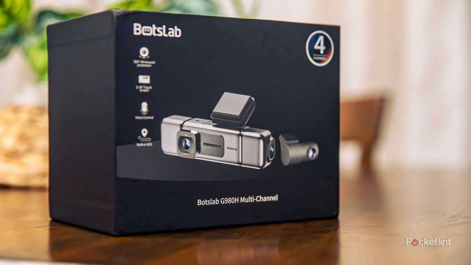 A still photo of the Botslab G980H Dash Cam product box 