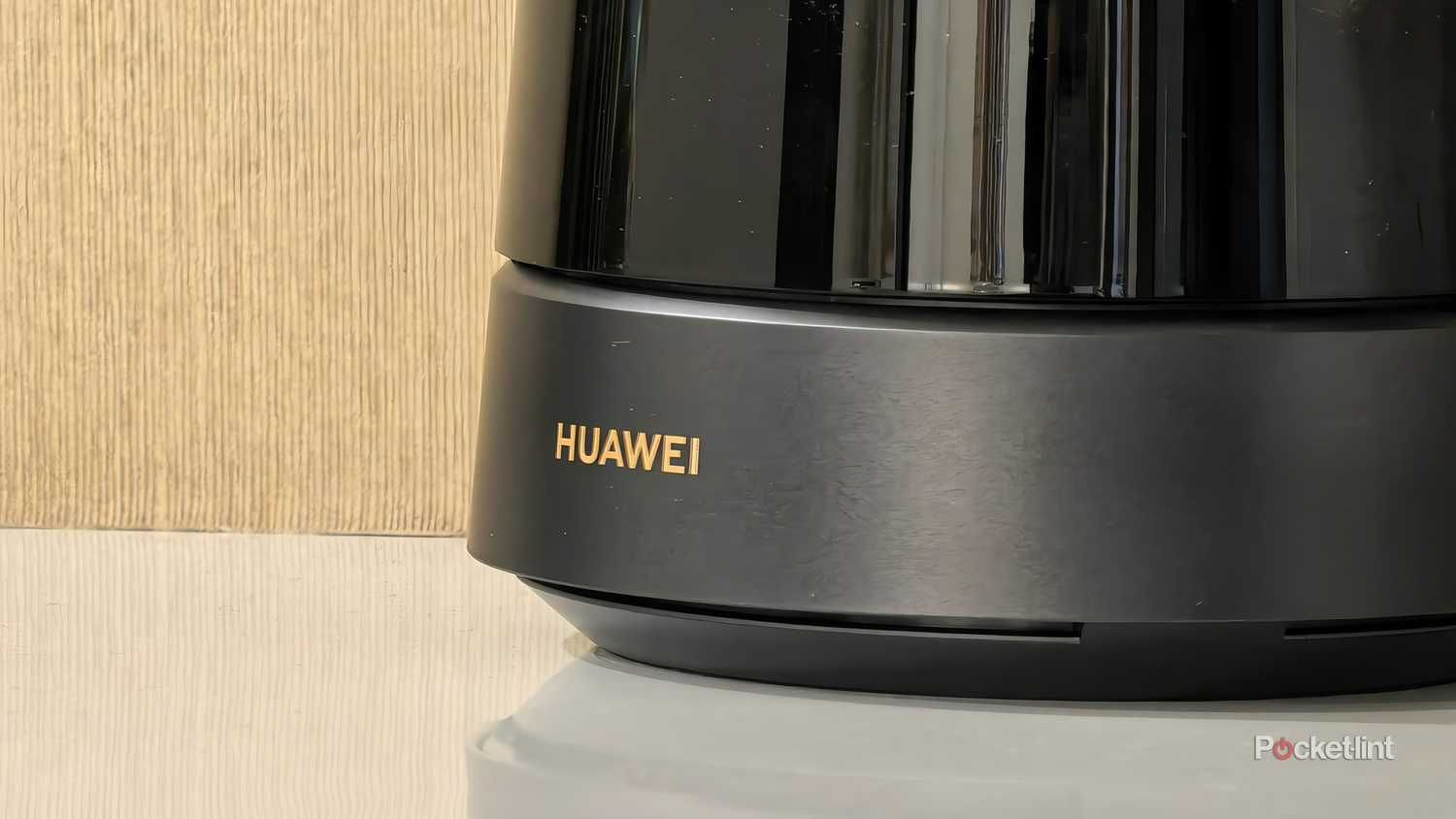 Close up of Huawei WiFi Mesh X3 Pro