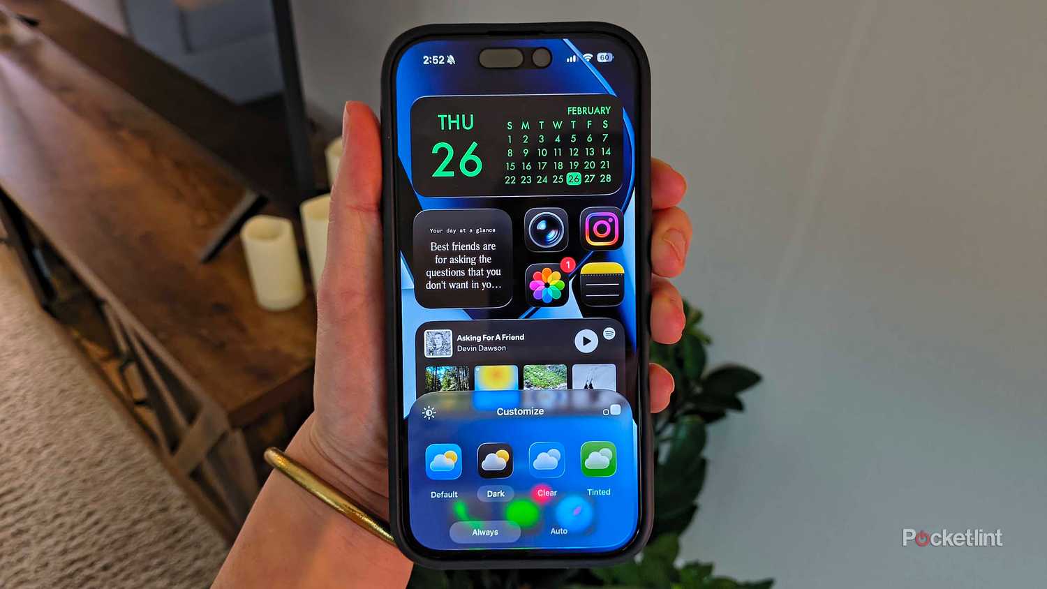 Customizing iOS homescreen.