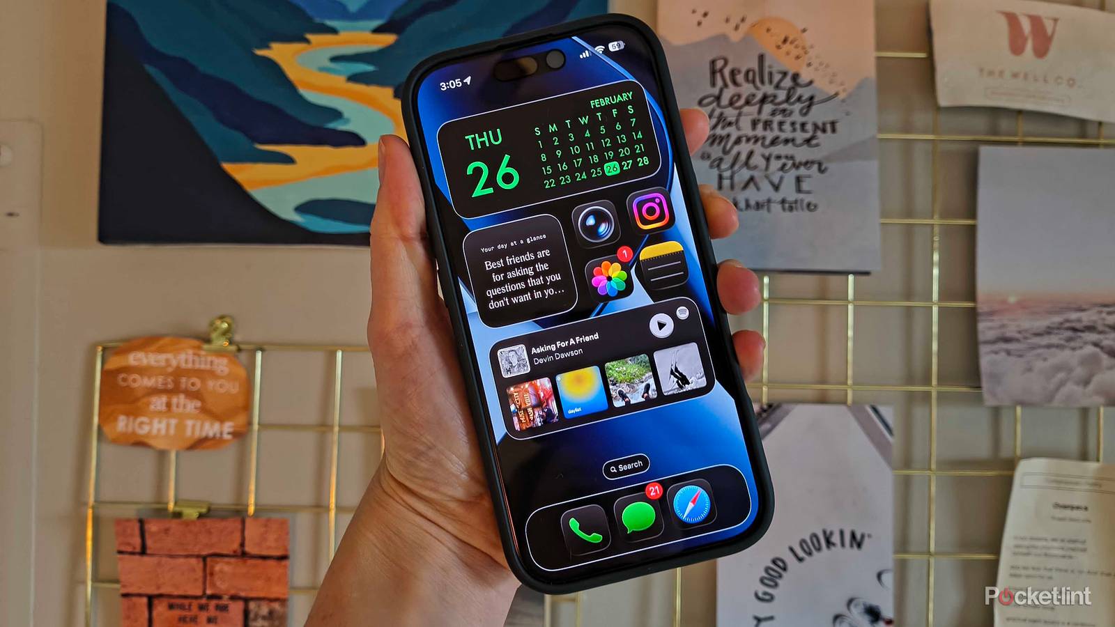 How to force your iPhone into ultra dark mode