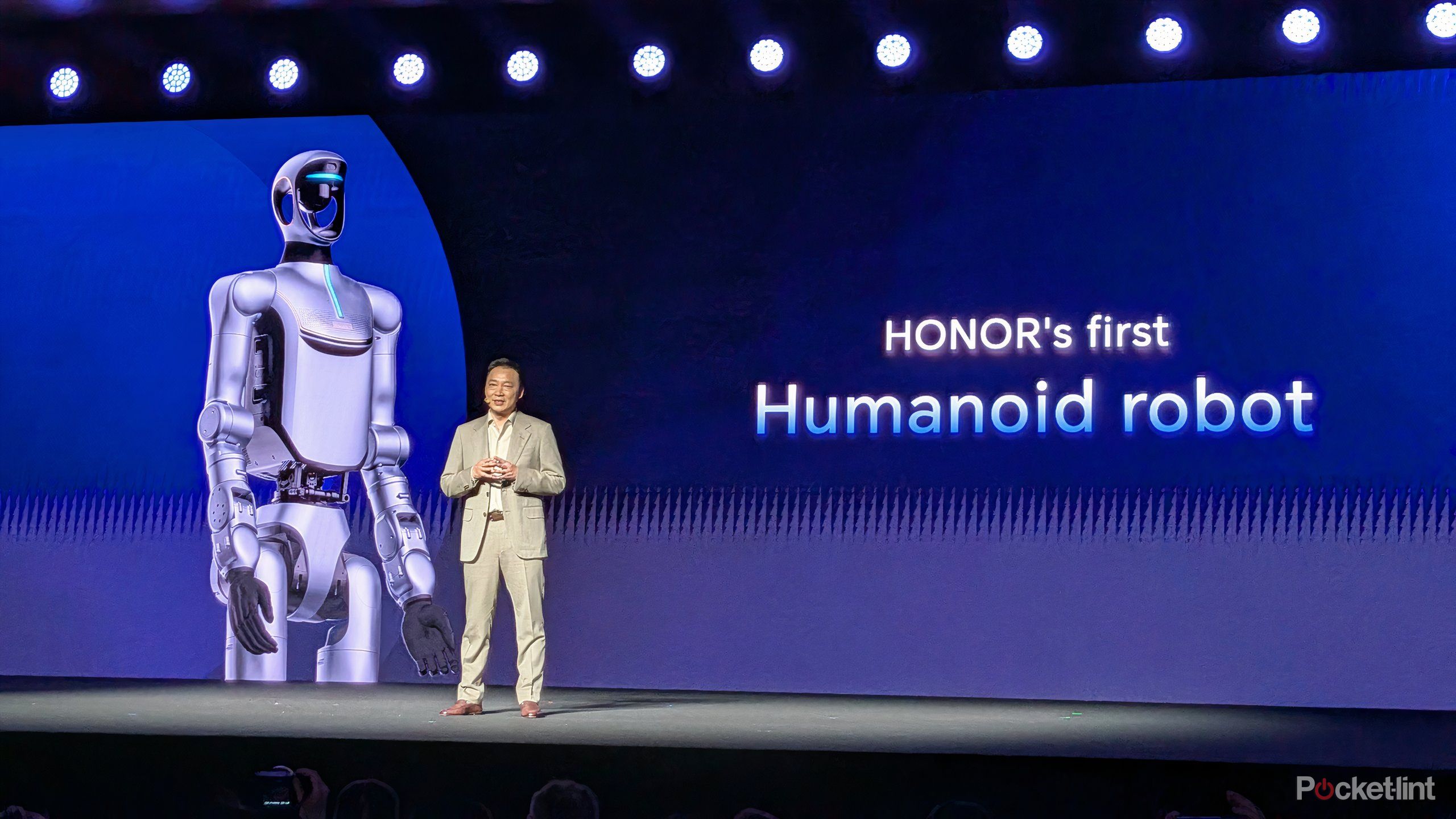 Honor humanoid robot and Robot Phone concept unveiled at MWC 2026