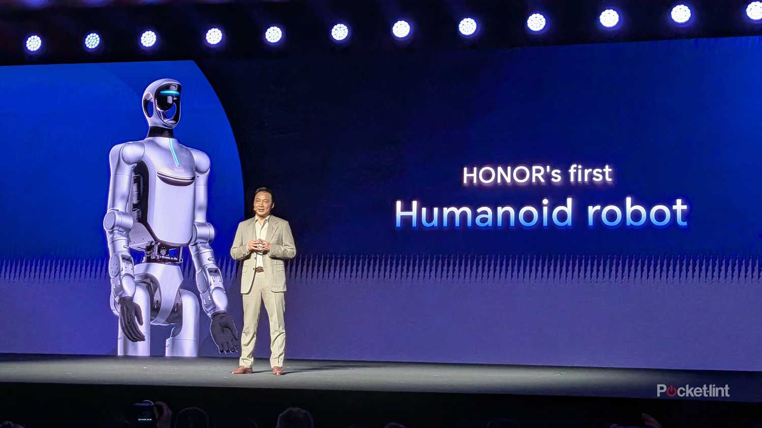 Honor humanoid robot hero image