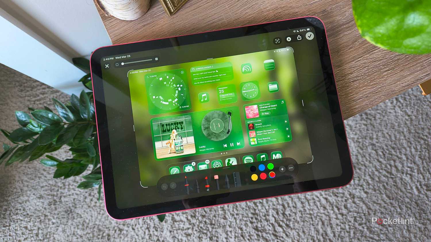 Taking a screenshot on an iPad. 