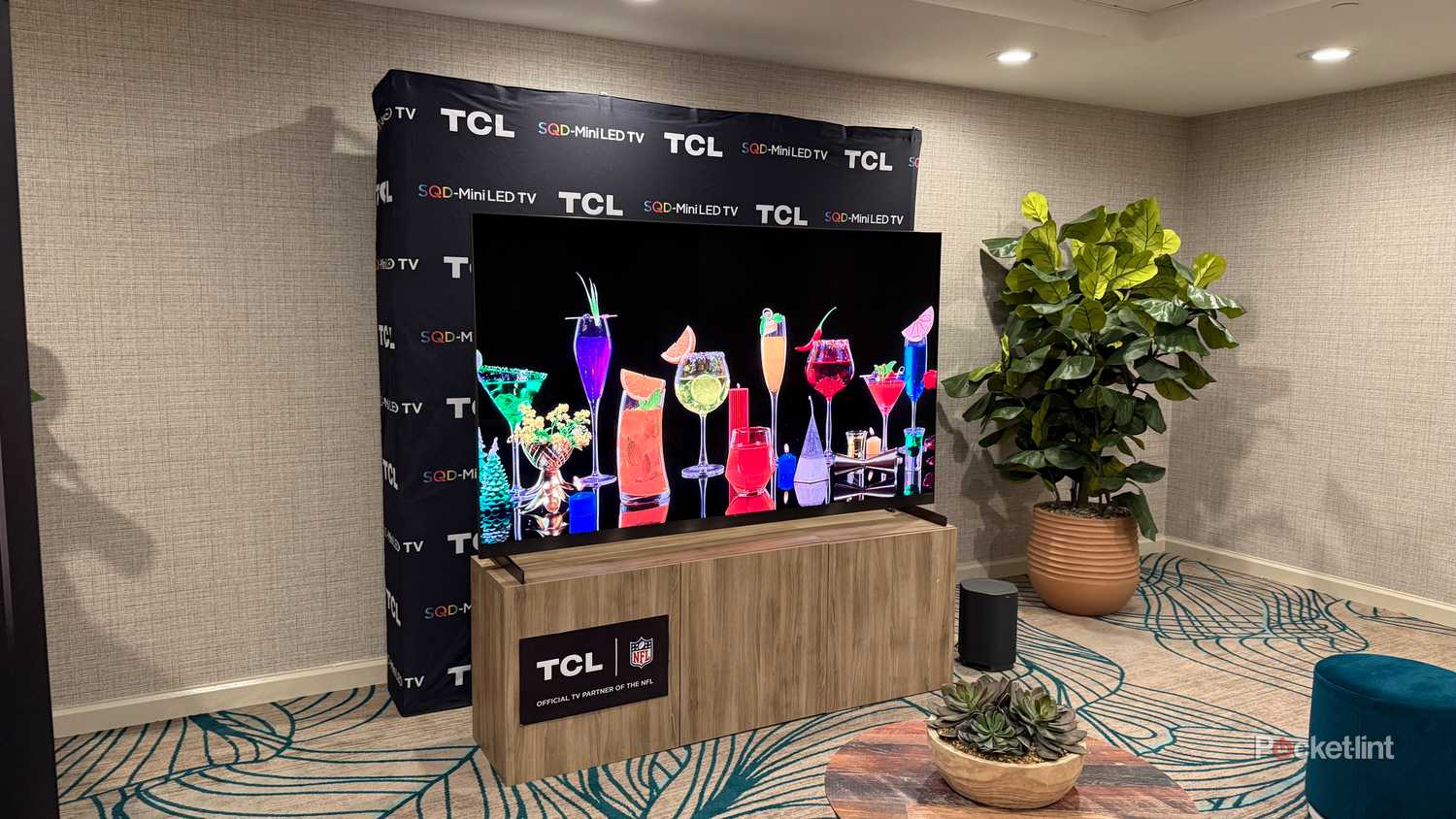 tcl-x11l-sqd-mini-led-wide-cocktails