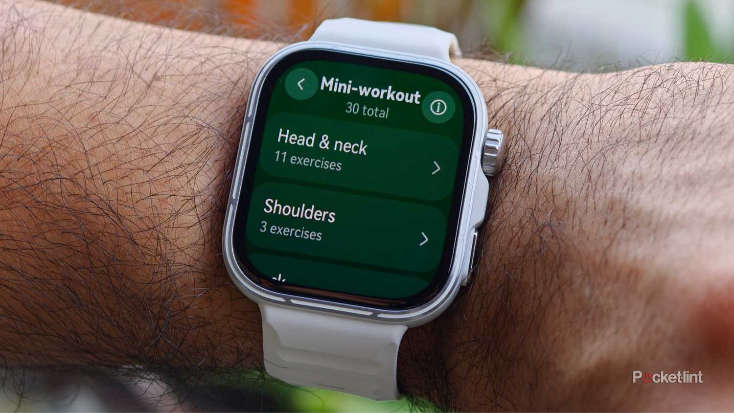 Huawei Watch Fit 5 Pro showcasing mini workout mode