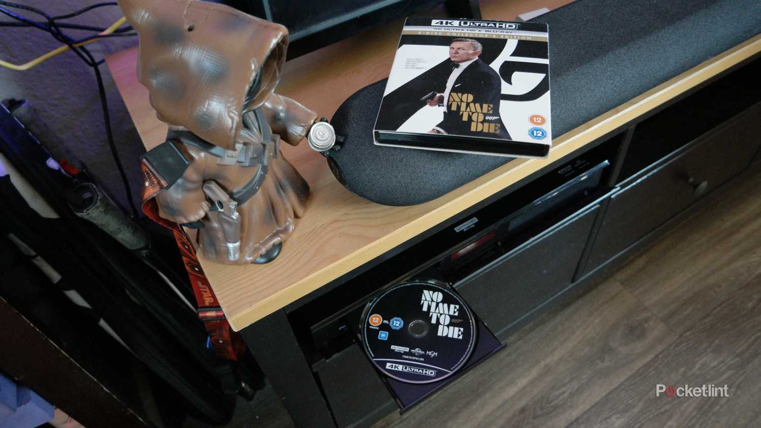 The Panasonic UB820-K Blu-ray player loading No Time to Die.