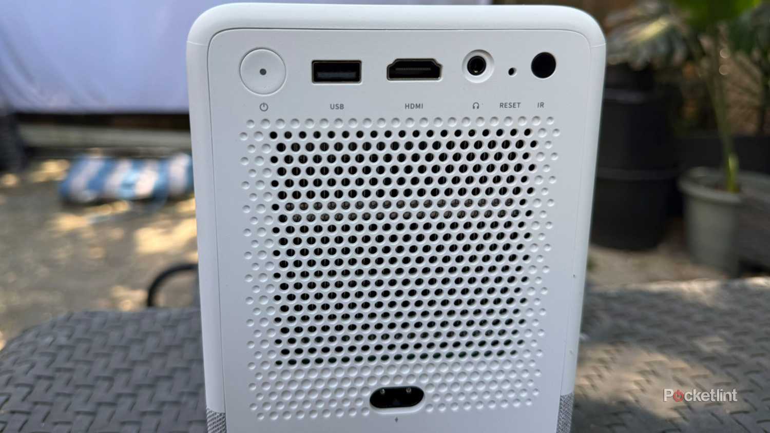 Aurzen EAZZE D1R Cube Roku TV Smart Projector rear port view.