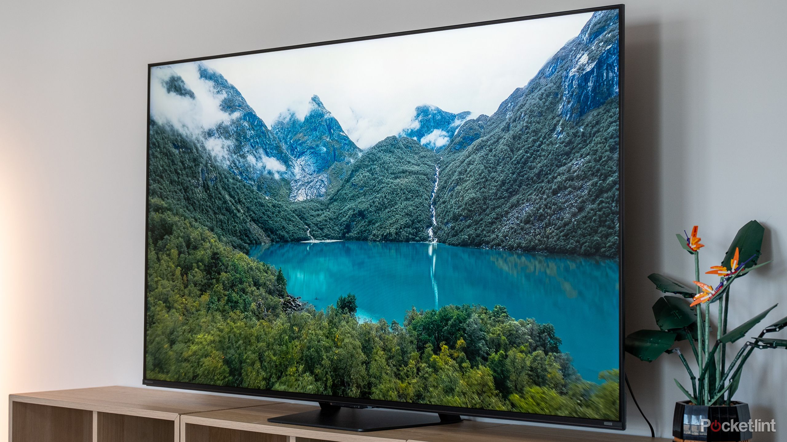 The Hisense U7SG TV does it all: Gaming, movies, and sports