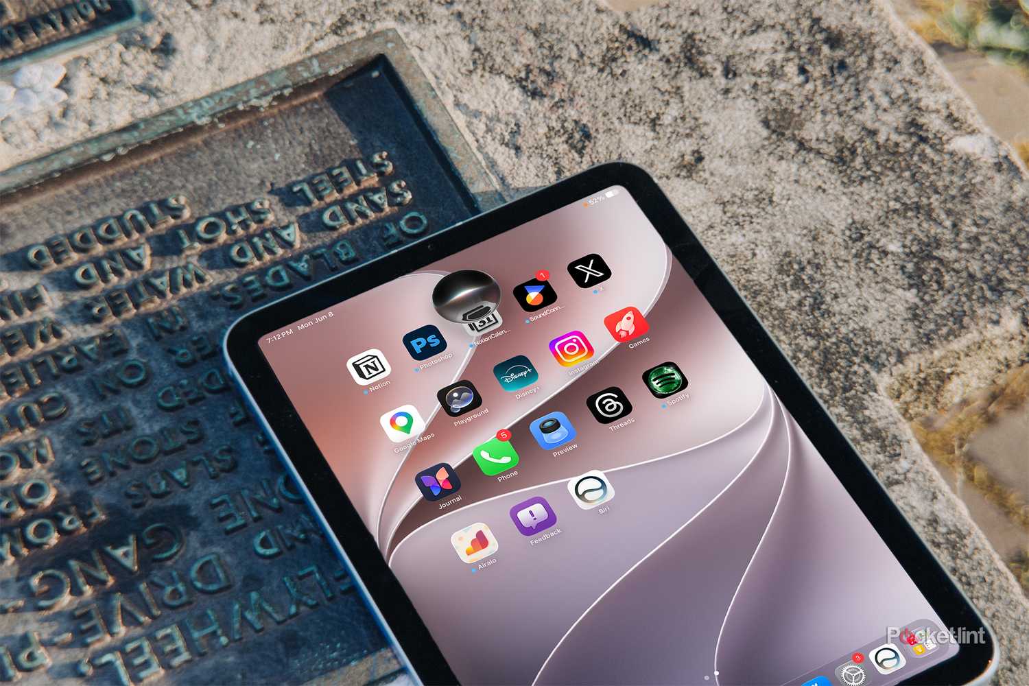 iPadOS 27 Siri AI blob on homescreen on iPad Mini