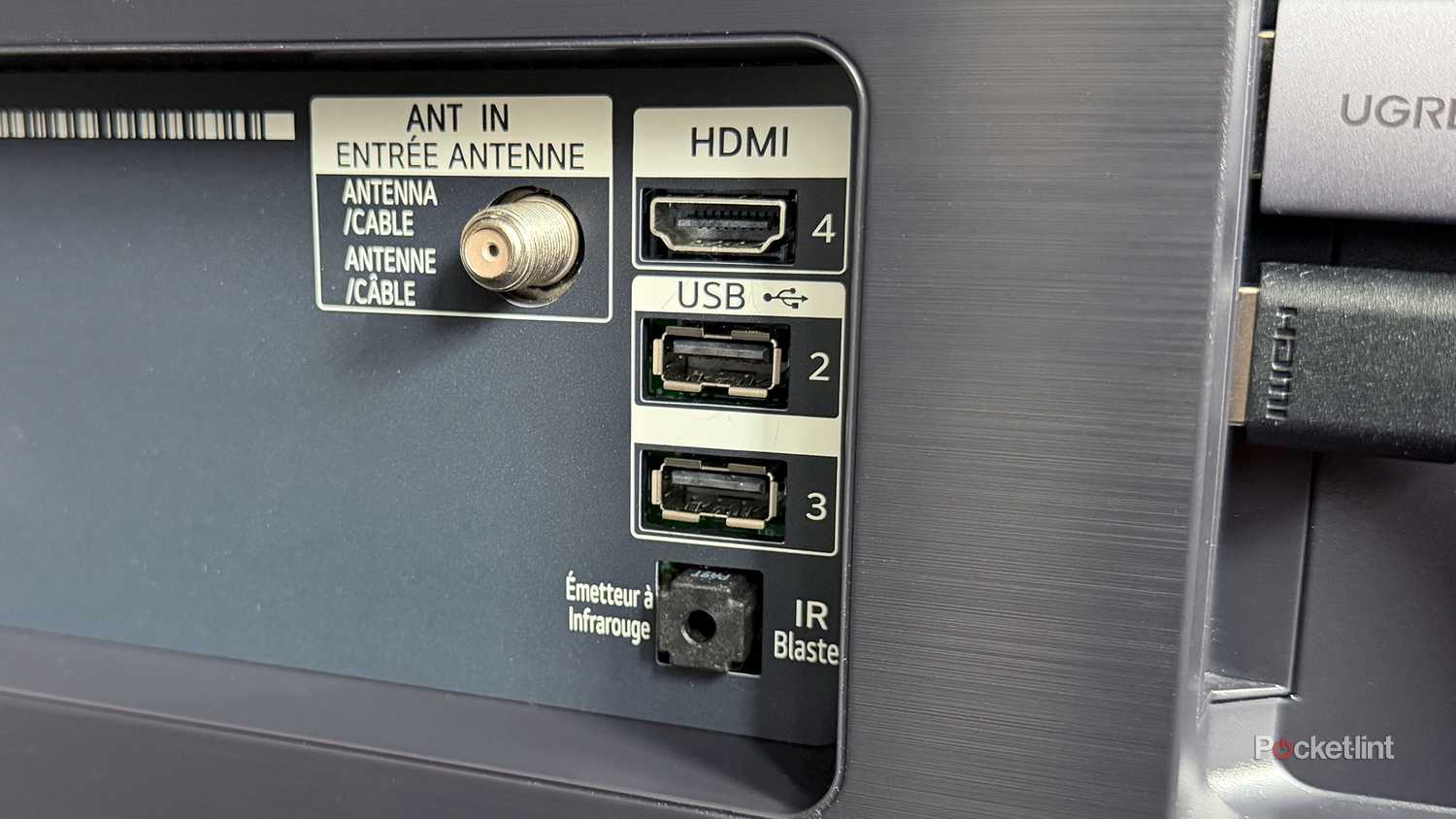 USB-порти на задній панелі телевізора LG.