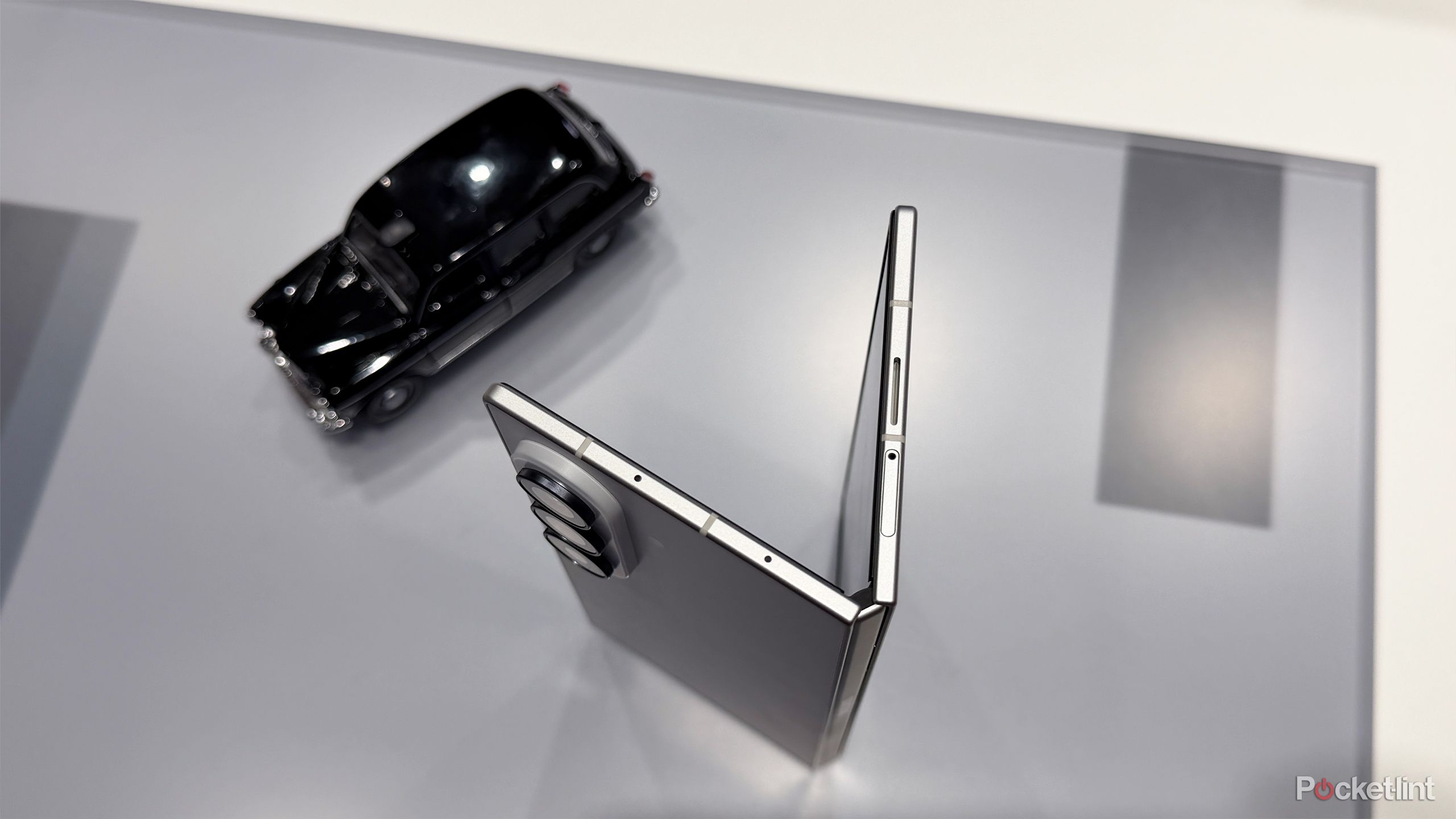 Galaxy Z Fold 8 Ultra thinness.