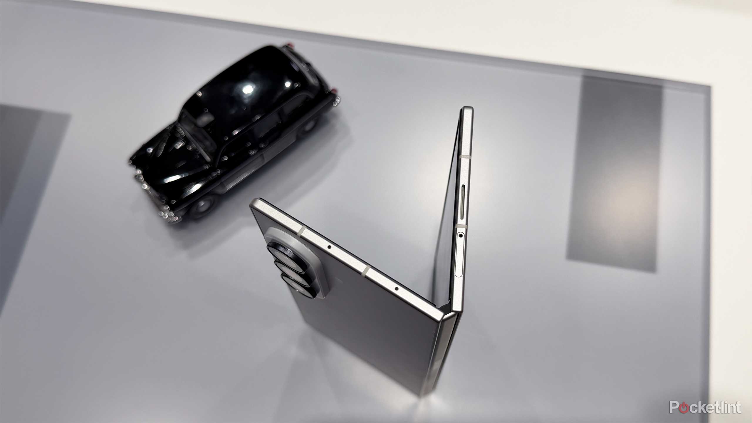 Galaxy Z Fold 8 Ultra thinness.