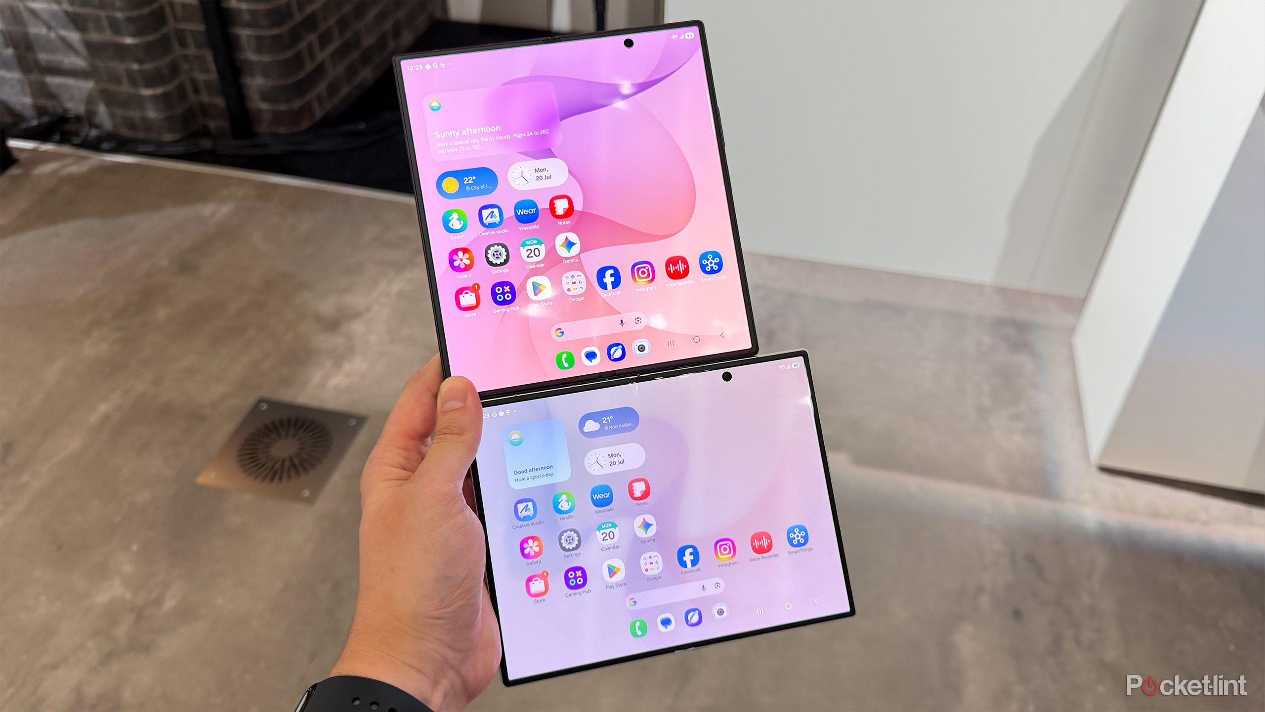 z-fold-8-8-ultra-main-displays