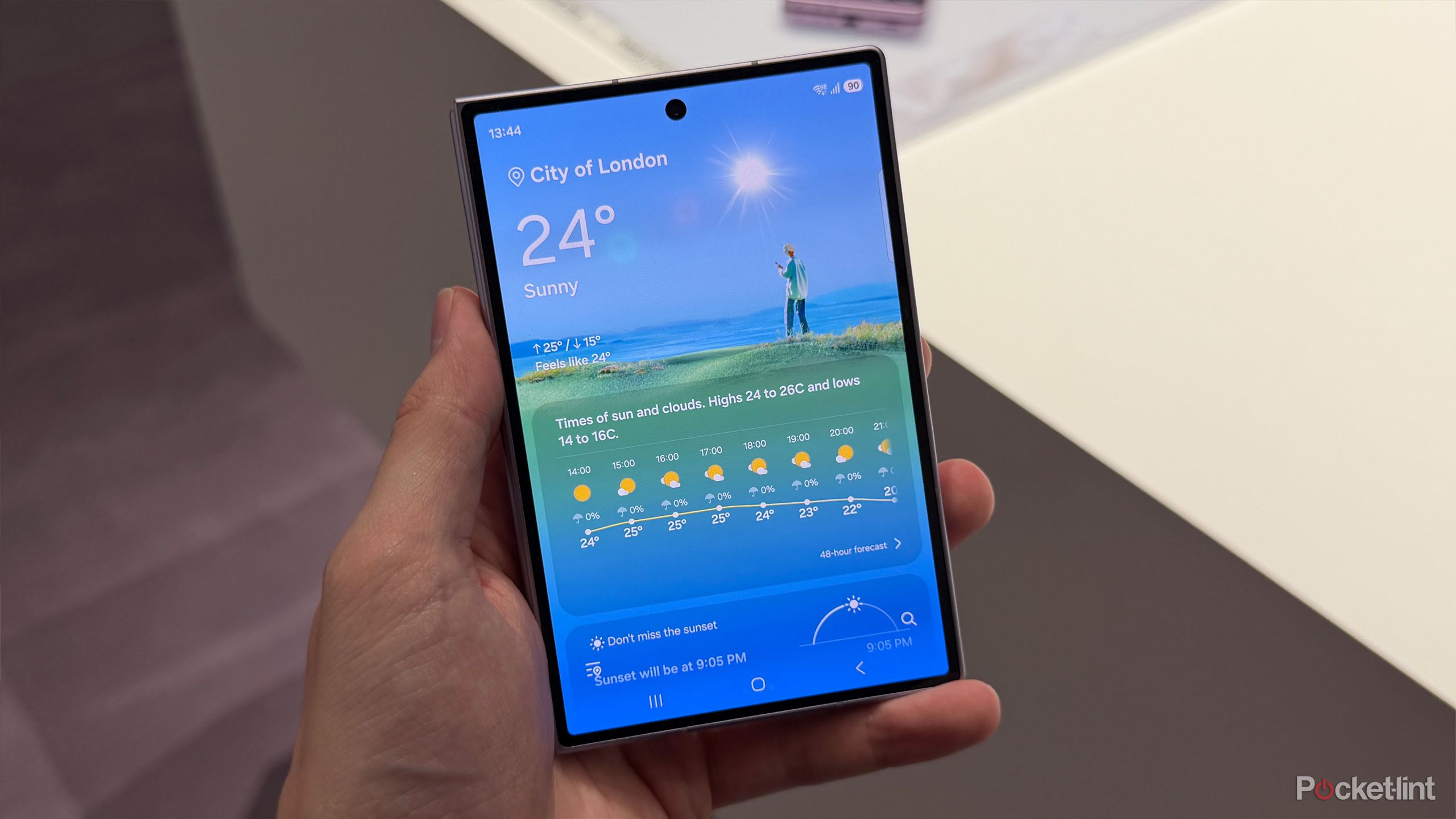Galaxy Z Fold 8 display.
