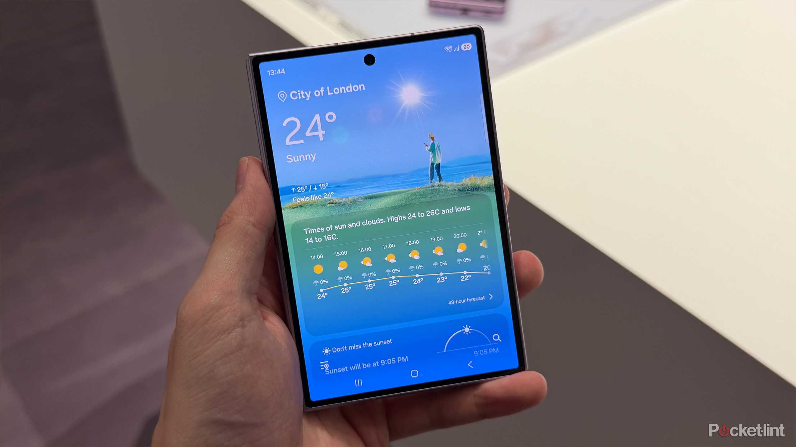 Galaxy Z Fold 8 display.