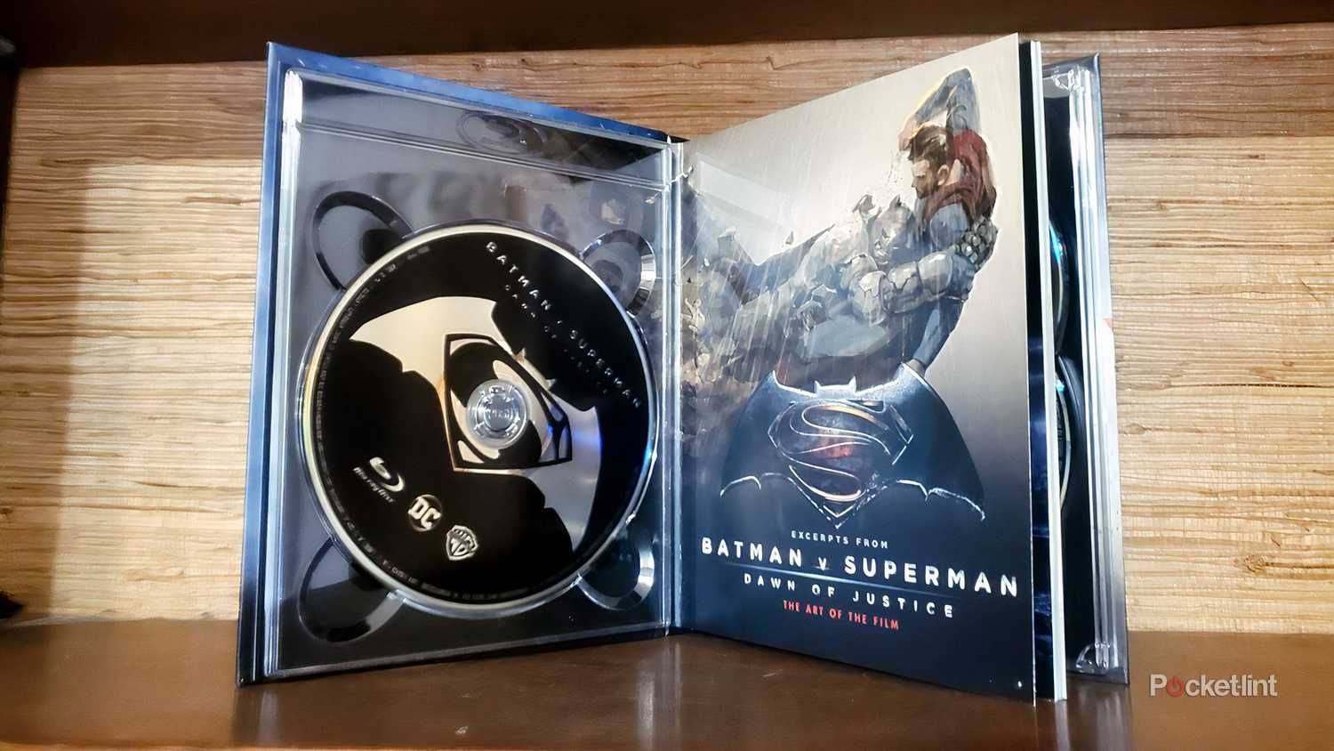 Batman v Superman: Dawn of Justice Book Blu-ray
