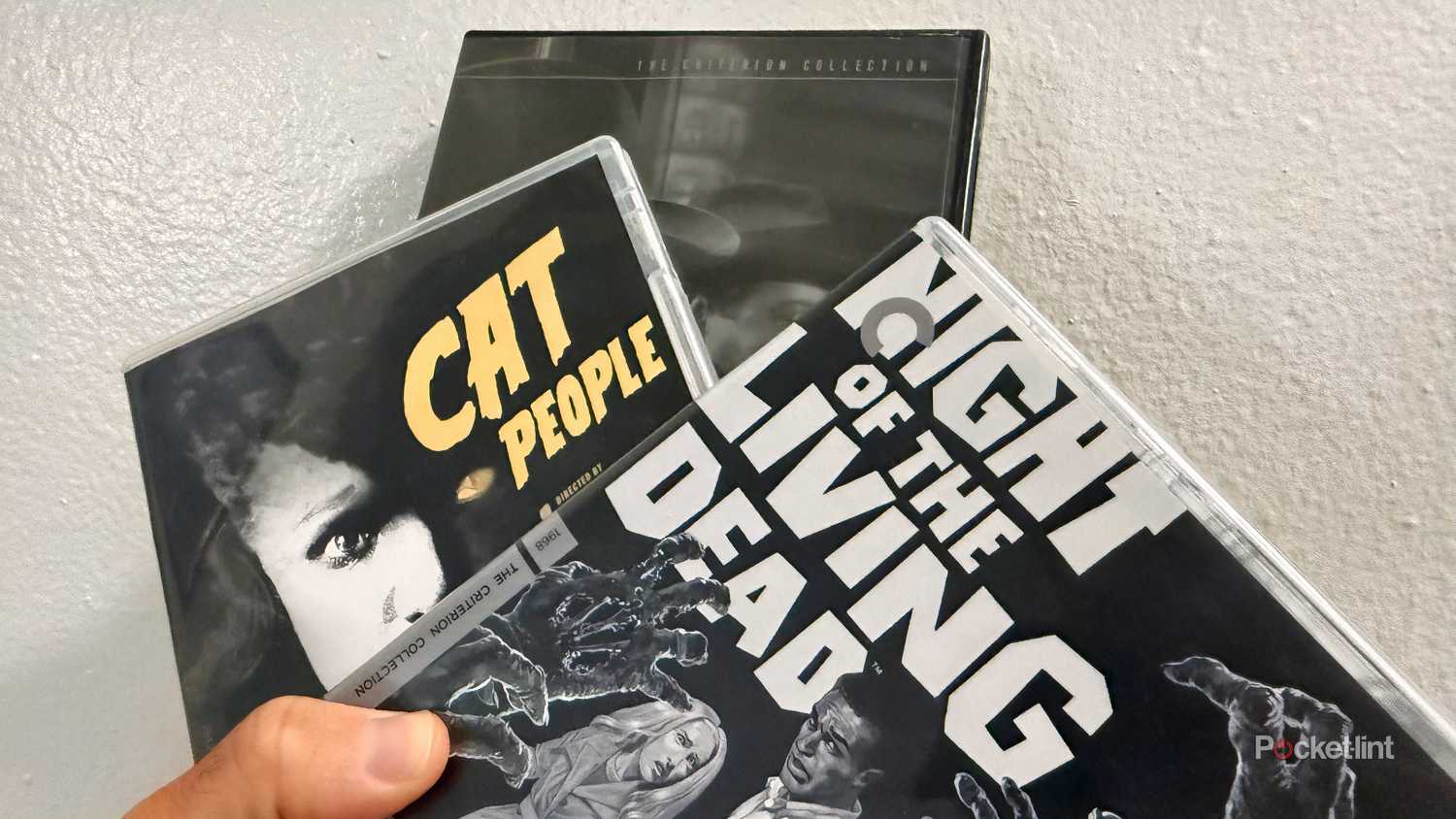 Кілька фільмів Criterion Collection на білому тлі.