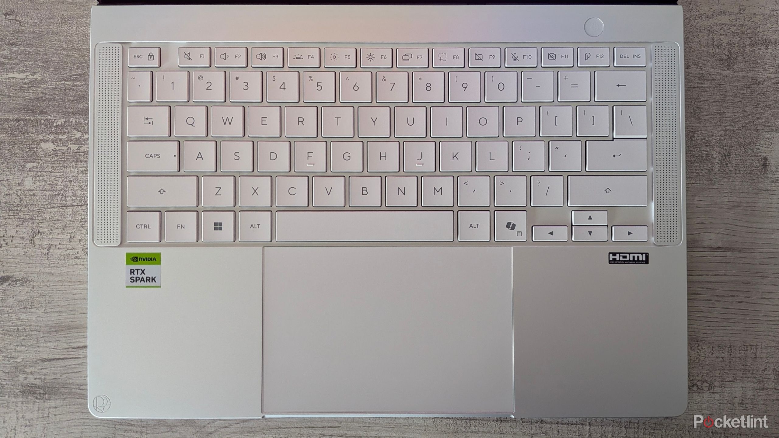 Asus ProArt P14 beauty 8