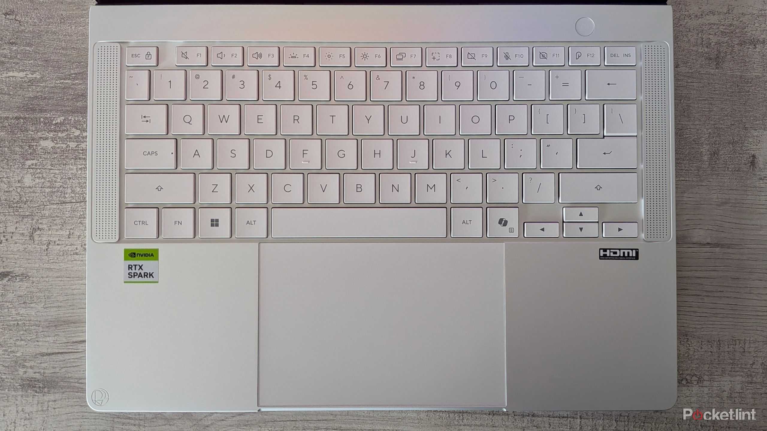 Asus ProArt P14 beauty 8