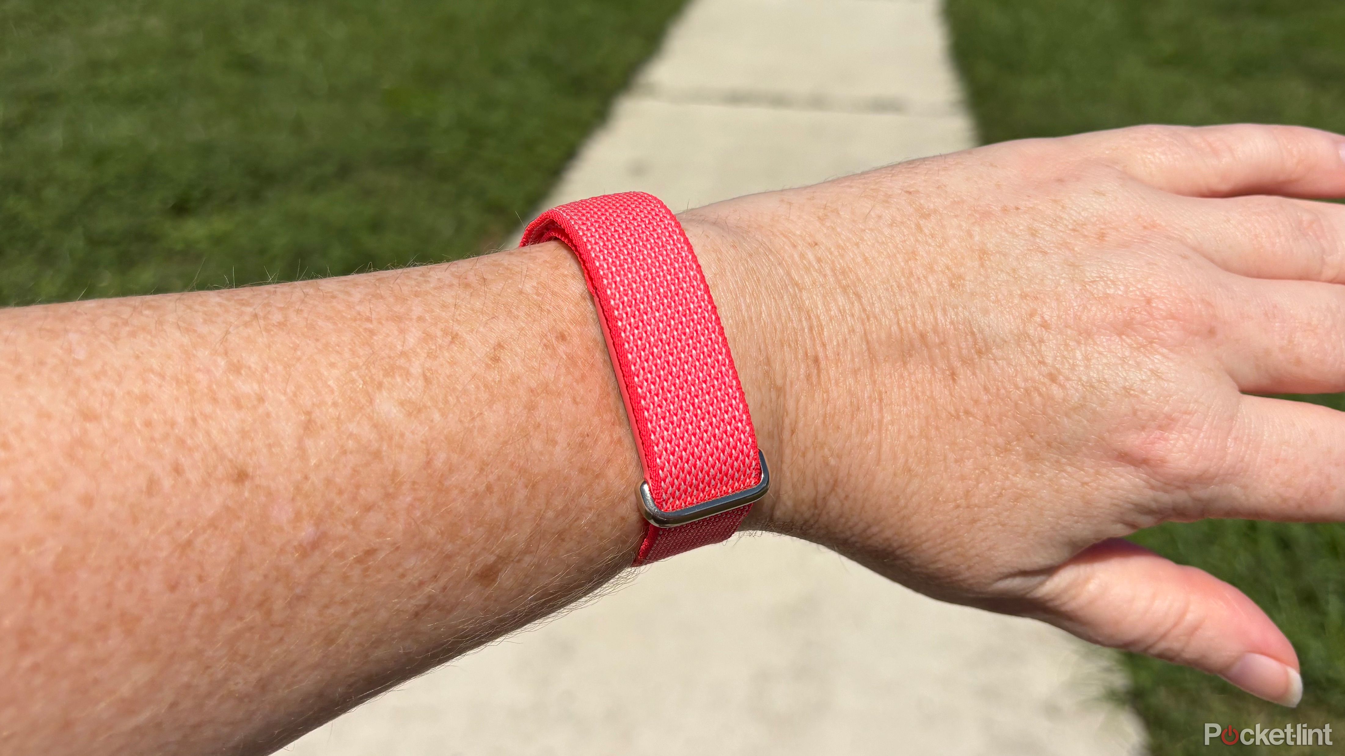 An image of the Fitbit Air on a wrist. 