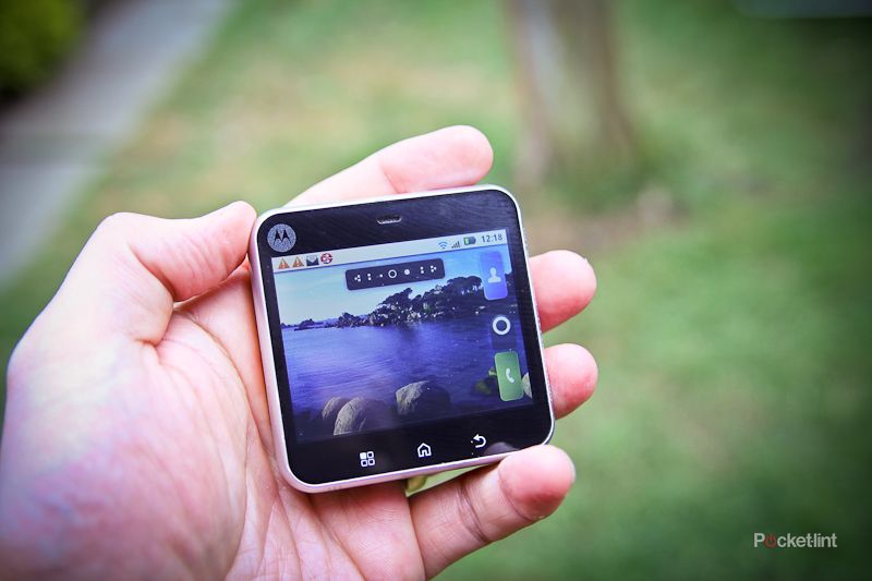 MOTOROLA FLIPOUT モトローラ フリップアウト　美品　SIMフリー Motorola Flipout - CNET