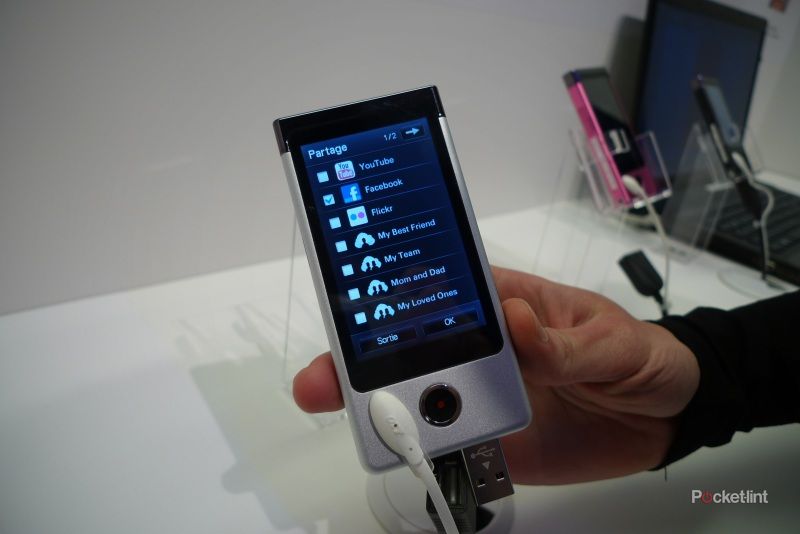 First Look: Sony Bloggie Touch MHS-TS20K