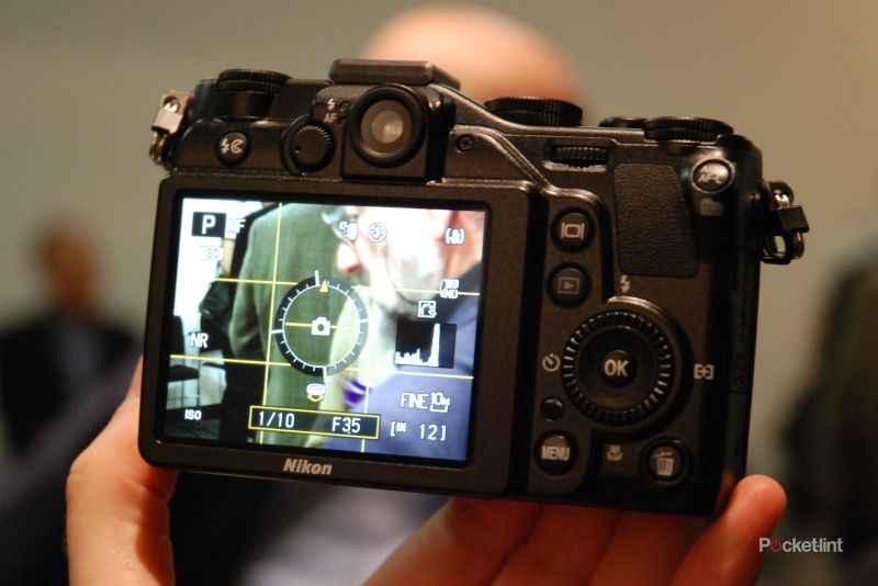 72072-cameras-review-nikon-