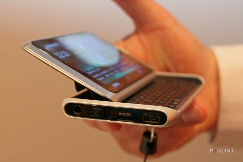 72353-phones-review-nokia-e7-