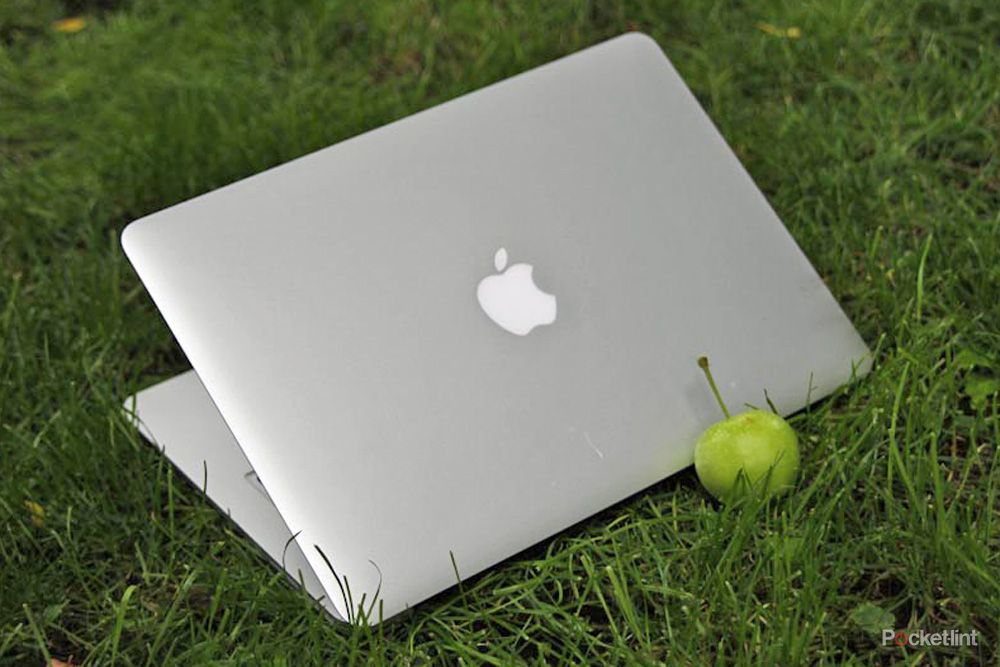 apple macbook air mid 2011 image 2