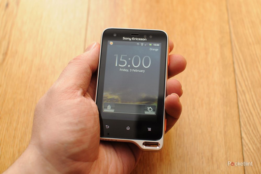 Sony Ericsson Xperia Active 【ジャンク】 72719-phones-review-sony-