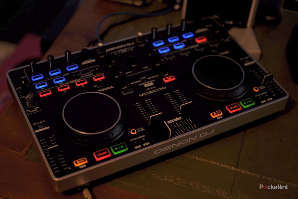 DENON DJ MC2000 DJコントローラー Denon DJ MC2000 - Serato DJ Hardware
